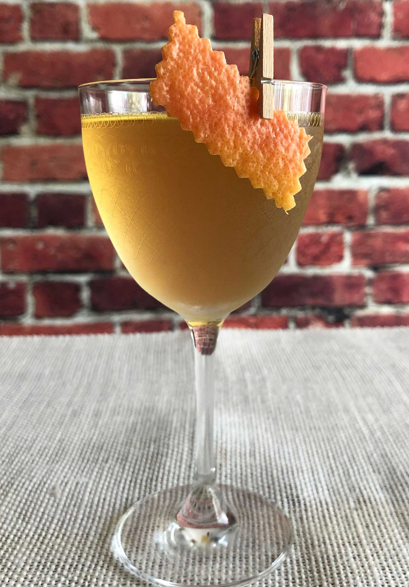 An example of the Apparent Cocktail (variation), the mixed drink (cocktail), by Sarah Ip, Tongue-Cut Sparrow, Houston, featuring Hayman’s London Dry Gin, Mattei Cap Corse Blanc Quinquina, Cocchi Americano Bianco, and absinthe; photo by Lee Edwards